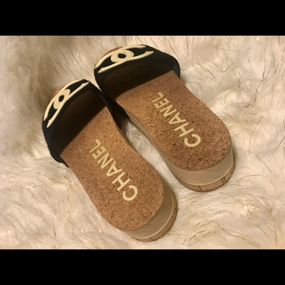 Chanel lovely slides Interlocking CC Logo  Patent leather and tweed❤️cork mules. - Picture 11 of 16